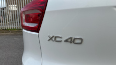 Volvo Xc40 2.0 T4 R DESIGN 5dr AWD Geartronic Petrol Estate